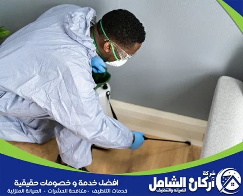 خبير حشرات بالخبر 0500073610 maskancare فني شركتنا وهو يقوم برش مبيدات حشرية في محيط الغرف وعلى طول الأركان والشقوق حيث تختبئ وتمر الحشرات والقوارض.
